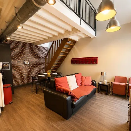 Duplex Ou Plain Pied Confort Plein Centre Proche Commerces, Restaurants, Avec Terrasse Privative Ou Jardin Commun Amenage Clos, Parking Gratuit A Proximite, Proche Plages Du Debarquement