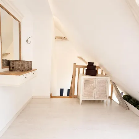 Apartment Duplex Ou Plain Pied Confort Plein Centre Proche Commerces, Restaurants, Avec Terrasse Privative Ou Jardin Commun Amenage Clos, Parking Gratuit A Proximite, Proche Plages Du Debarquement