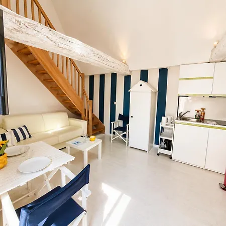 Apartment Duplex Ou Plain Pied Confort Plein Centre Proche Commerces, Restaurants, Avec Terrasse Privative Ou Jardin Commun Amenage Clos, Parking Gratuit A Proximite, Proche Plages Du Debarquement *