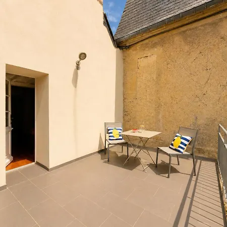 Duplex Ou Plain Pied Confort Plein Centre Proche Commerces, Restaurants, Avec Terrasse Privative Ou Jardin Commun Amenage Clos, Parking Gratuit A Proximite, Proche Plages Du Debarquement * Bayeux