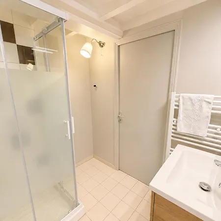 Duplex Ou Plain Pied Confort Plein Centre Proche Commerces, Restaurants, Avec Terrasse Privative Ou Jardin Commun Amenage Clos, Parking Gratuit A Proximite, Proche Plages Du Debarquement Apartment