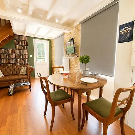 Apartment Duplex Ou Plain Pied Confort Plein Centre Proche Commerces, Restaurants, Avec Terrasse Privative Ou Jardin Commun Amenage Clos, Parking Gratuit A Proximite, Proche Plages Du Debarquement *