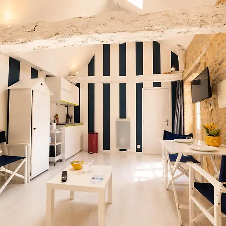 Apartment Duplex Ou Plain Pied Confort Plein Centre Proche Commerces, Restaurants, Avec Terrasse Privative Ou Jardin Commun Amenage Clos, Parking Gratuit A Proximite, Proche Plages Du Debarquement Bayeux