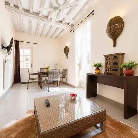 Duplex Ou Plain Pied Confort Plein Centre Proche Commerces, Restaurants, Avec Terrasse Privative Ou Jardin Commun Amenage Clos, Parking Gratuit A Proximite, Proche Plages Du Debarquement * Bayeux