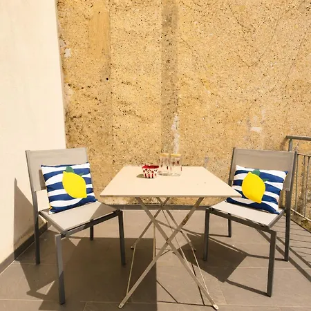 Apartment Duplex Ou Plain Pied Confort Plein Centre Proche Commerces, Restaurants, Avec Terrasse Privative Ou Jardin Commun Amenage Clos, Parking Gratuit A Proximite, Proche Plages Du Debarquement Bayeux