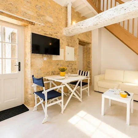 Apartment Duplex Ou Plain Pied Confort Plein Centre Proche Commerces, Restaurants, Avec Terrasse Privative Ou Jardin Commun Amenage Clos, Parking Gratuit A Proximite, Proche Plages Du Debarquement *