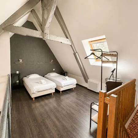 Duplex Ou Plain Pied Confort Plein Centre Proche Commerces, Restaurants, Avec Terrasse Privative Ou Jardin Commun Amenage Clos, Parking Gratuit A Proximite, Proche Plages Du Debarquement