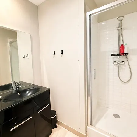 Duplex Ou Plain Pied Confort Plein Centre Proche Commerces, Restaurants, Avec Terrasse Privative Ou Jardin Commun Amenage Clos, Parking Gratuit A Proximite, Proche Plages Du Debarquement Apartment