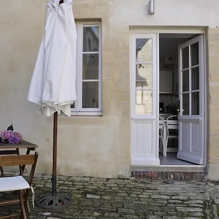 Duplex Ou Plain Pied Confort Plein Centre Proche Commerces, Restaurants, Avec Terrasse Privative Ou Jardin Commun Amenage Clos, Parking Gratuit A Proximite, Proche Plages Du Debarquement Lägenhet *