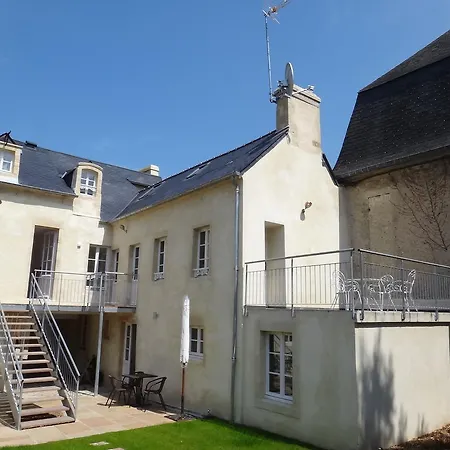 Apartmán Duplex Ou Plain Pied Confort Plein Centre Proche Commerces, Restaurants, Avec Terrasse Privative Ou Jardin Commun Amenage Clos, Parking Gratuit A Proximite, Proche Plages Du Debarquement Bayeux