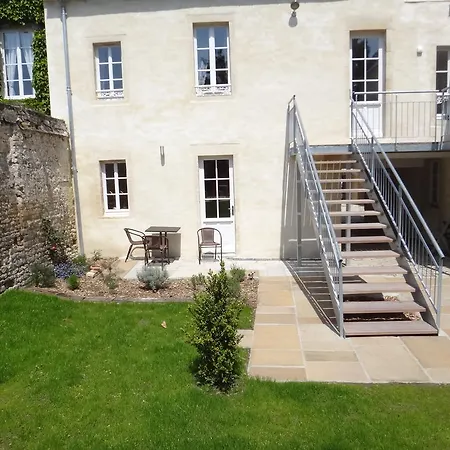 Duplex Ou Plain Pied Confort Plein Centre Proche Commerces, Restaurants, Avec Terrasse Privative Ou Jardin Commun Amenage Clos, Parking Gratuit A Proximite, Proche Plages Du Debarquement Bayeux