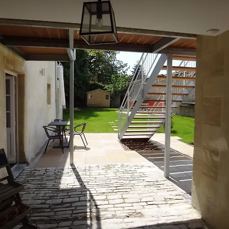 Duplex Ou Plain Pied Confort Plein Centre Proche Commerces, Restaurants, Avec Terrasse Privative Ou Jardin Commun Amenage Clos, Parking Gratuit A Proximite, Proche Plages Du Debarquement באיו