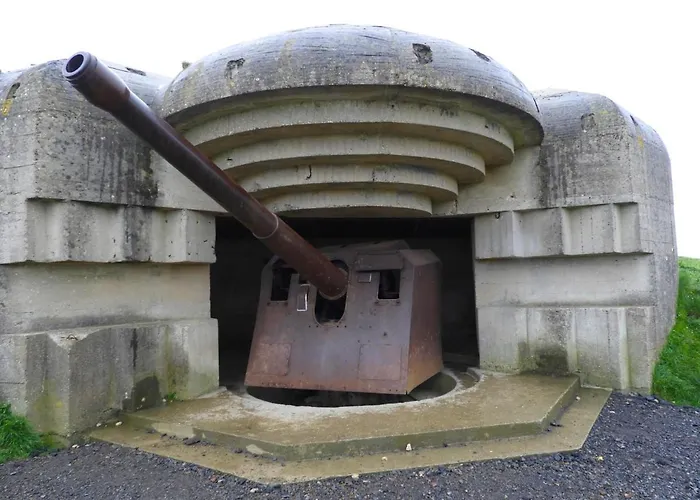 Duplex Ou Plain Pied Confort Plein Centre Proche Commerces, Restaurants, Avec Terrasse Privative Ou Jardin Commun Aménagé Clos, Parking Gratuit à Proximité, Proche Plages Du Débarquement Apartamento