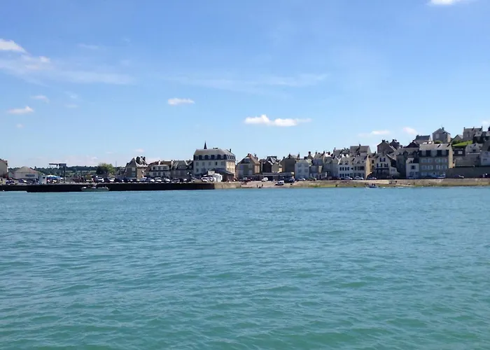 Apartamento Duplex Ou Plain Pied Confort Plein Centre Proche Commerces, Restaurants, Avec Terrasse Privative Ou Jardin Commun Aménagé Clos, Parking Gratuit à Proximité, Proche Plages Du Débarquement Bayeux