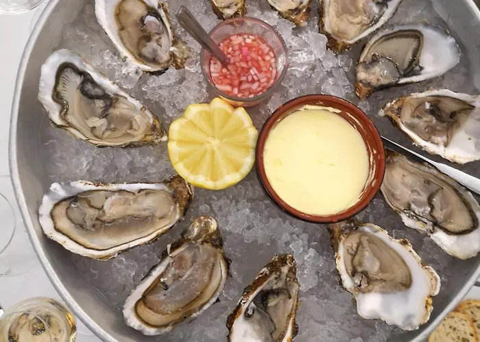 Duplex Ou Plain Pied Confort Plein Centre Proche Commerces, Restaurants, Avec Terrasse Privative Ou Jardin Commun Aménagé Clos, Parking Gratuit à Proximité, Proche Plages Du Débarquement * Bayeux