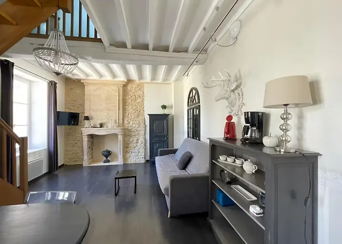 Duplex Ou Plain Pied Confort Plein Centre Proche Commerces, Restaurants, Avec Terrasse Privative Ou Jardin Commun Aménagé Clos, Parking Gratuit à Proximité, Proche Plages Du Débarquement * Bayeux