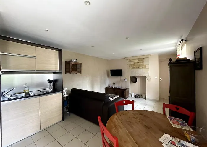 Duplex Ou Plain Pied Confort Plein Centre Proche Commerces, Restaurants, Avec Terrasse Privative Ou Jardin Commun Aménagé Clos, Parking Gratuit à Proximité, Proche Plages Du Débarquement *