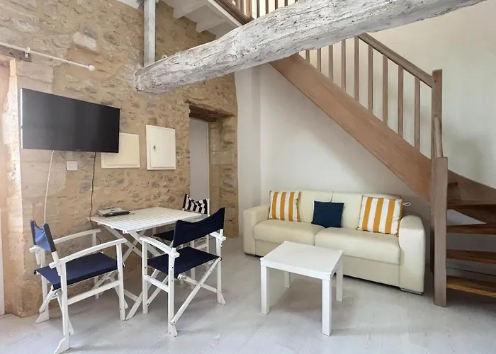 Duplex Ou Plain Pied Confort Plein Centre Proche Commerces, Restaurants, Avec Terrasse Privative Ou Jardin Commun Aménagé Clos, Parking Gratuit à Proximité, Proche Plages Du Débarquement