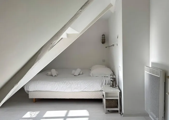 Apartamento Duplex Ou Plain Pied Confort Plein Centre Proche Commerces, Restaurants, Avec Terrasse Privative Ou Jardin Commun Aménagé Clos, Parking Gratuit à Proximité, Proche Plages Du Débarquement Bayeux