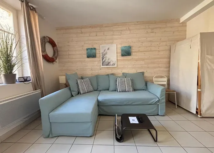 Duplex Ou Plain Pied Confort Plein Centre Proche Commerces, Restaurants, Avec Terrasse Privative Ou Jardin Commun Aménagé Clos, Parking Gratuit à Proximité, Proche Plages Du Débarquement Apartamento *