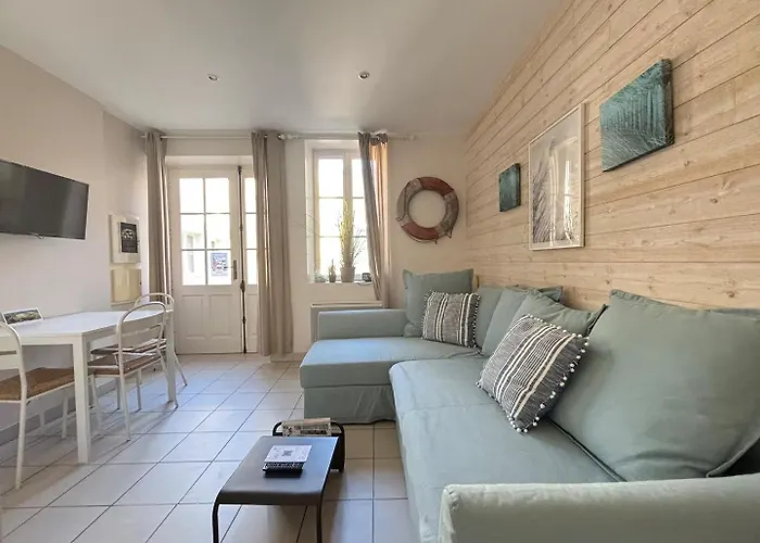 Duplex Ou Plain Pied Confort Plein Centre Proche Commerces, Restaurants, Avec Terrasse Privative Ou Jardin Commun Aménagé Clos, Parking Gratuit à Proximité, Proche Plages Du Débarquement * Bayeux