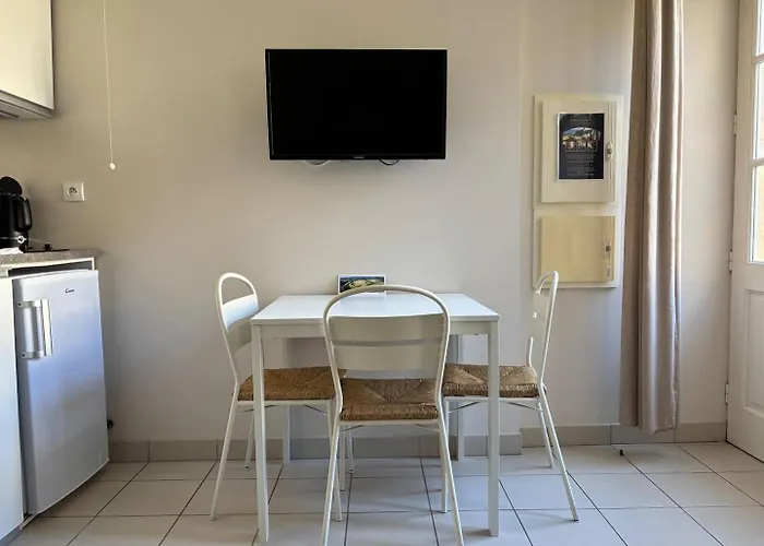 Duplex Ou Plain Pied Confort Plein Centre Proche Commerces, Restaurants, Avec Terrasse Privative Ou Jardin Commun Aménagé Clos, Parking Gratuit à Proximité, Proche Plages Du Débarquement Bayeux