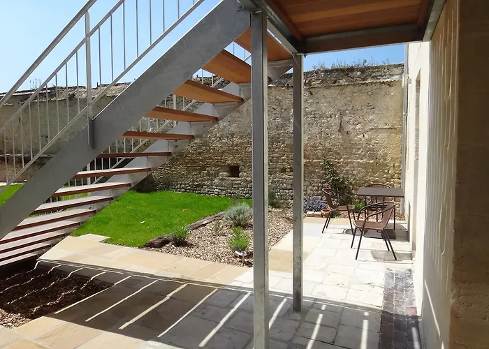 Apartamento Duplex Ou Plain Pied Confort Plein Centre Proche Commerces, Restaurants, Avec Terrasse Privative Ou Jardin Commun Aménagé Clos, Parking Gratuit à Proximité, Proche Plages Du Débarquement *